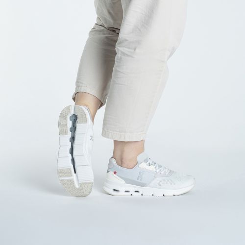 Women's On Cloudrift undyed-weiß/frost Schuhe