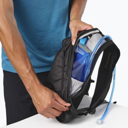 Salomon Cross 4 l schwarzer Laufrucksack