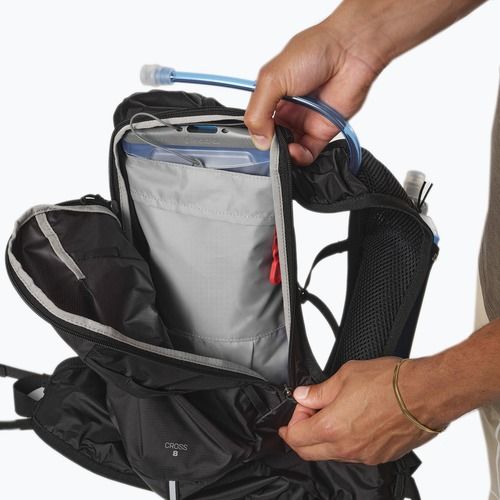 Salomon Cross 8 l schwarzer Laufrucksack