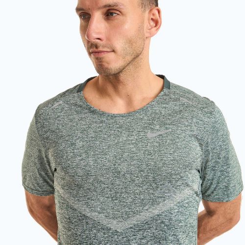 Nike Dri-Fit Rise 365 Herren Laufshirt Vintage Grün/Leder