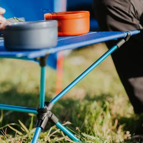 Ultraleichter blauer KADVA Tablo Campingtisch