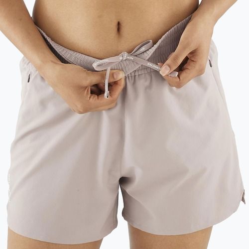 Laufshorts Damen Salomon SHAKEout Core 4" etherea