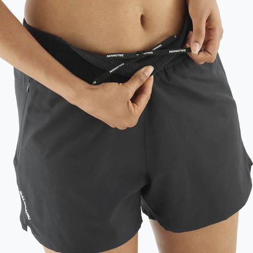 Laufshorts Damen Salomon SHAKEout Core 4" deep black