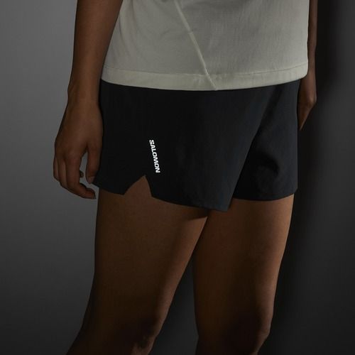 Laufshorts Damen Salomon SHAKEout Core 4" deep black