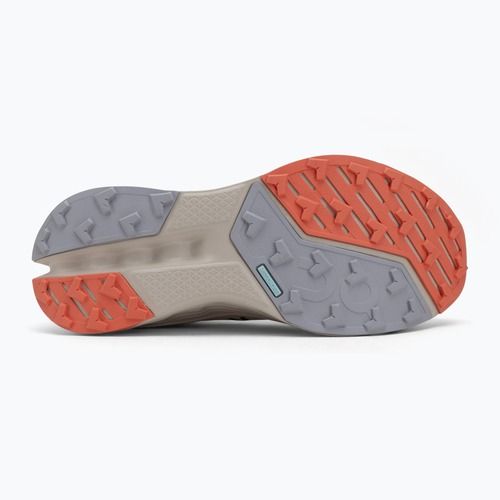 Damen-Laufschuhe On Cloudsurfer Trail 2 elfenbein/lachs