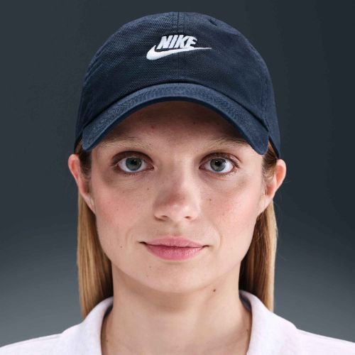 Nike Club Unstructured Futura Wash obsidian/weiß Baseballkappe