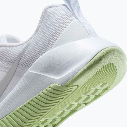 Damen Trainingsschuhe Nike MC Trainer 3 Weiß/Metallic Silber/Bleiche Volt
