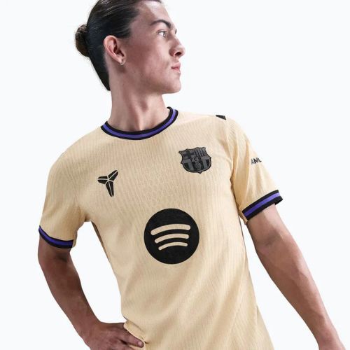 Herren-Fußballtrikot Nike FC Barcelona 2025/26 Match Away Team Gold/Team Gold/Persian Violet/Black