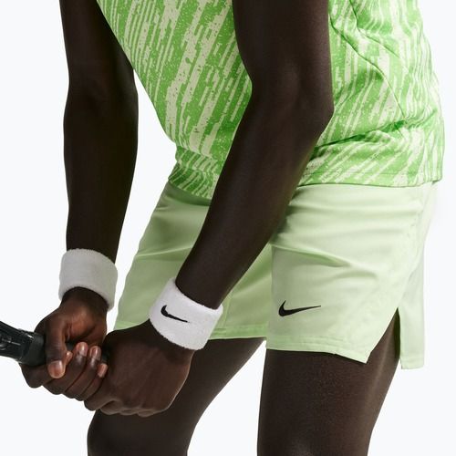 Herren-Tennisshorts Nike Court Dri-Fit Victory 7" light liquid lime/black