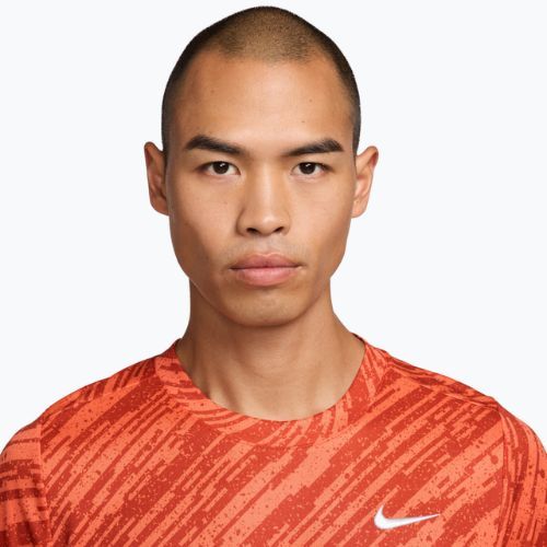 Herren-Tennis-T-Shirt Nike Court Dri-Fit Victory Print turf orange/white