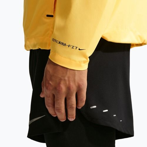 Herren-Laufjacke Nike AeroSwift Storm-Fit Aerogami university gold/citron pulse/black