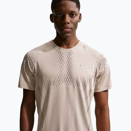 Herren-Laufshirt Nike Stride Dri-Fit ADV light cream/mink brown