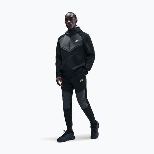 Herren-Jogginghose Nike Tech Joggers black/dark smoke grey/metallic gold