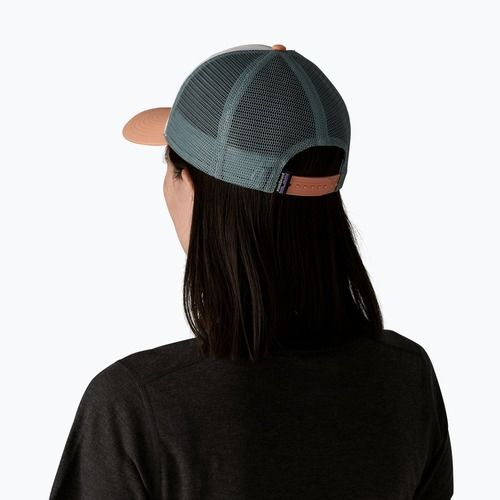 Basecap Patagonia P-6 Logo LoPro Trucker white w/peach sherbet