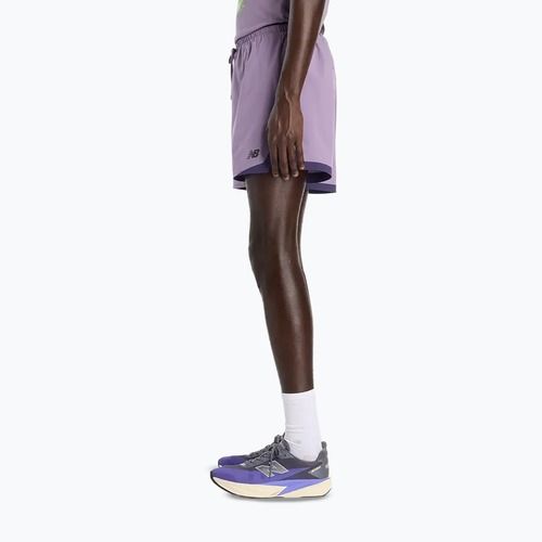 Laufshorts Herren New Balance Schuhe Run Essentials 5" condied violet
