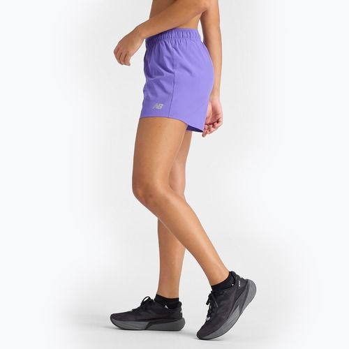 Laufshorts Damen New Balance Schuhe RC 5" electric purple
