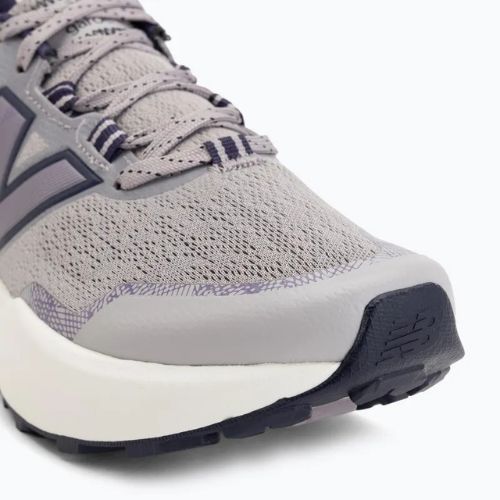 Damen-Laufschuhe New Balance Fresh Foam Garoe V2 truffle salt/boysenberry/black