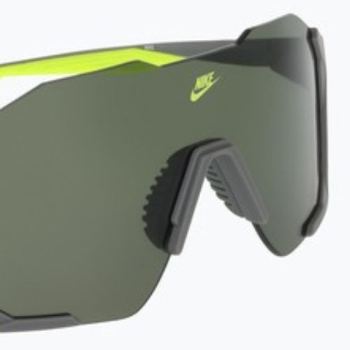 Sonnenbrille Nike Charged Shield matte smoke grey/green