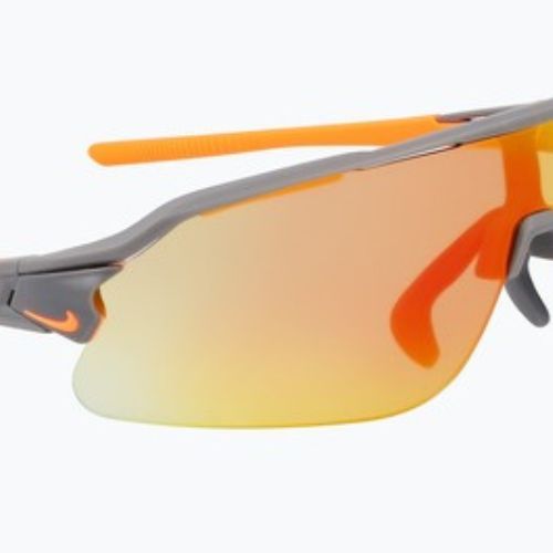 Sonnenbrille Nike Flyfree Shield E matte smoke grey/road orange mirror/ clear