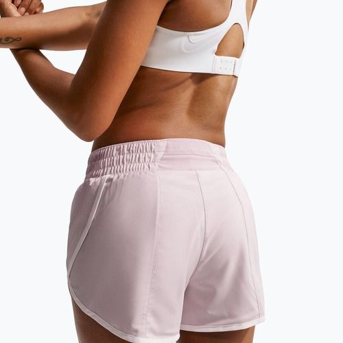 Damen Trainingsshorts Nike One Woven Brief-Lined platinum violet/sail
