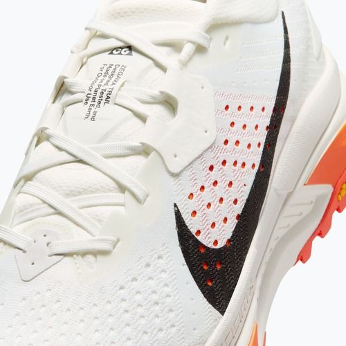 Herren-Laufschuhe Nike ACG Zegama Trail summit white/phantom/safety orange/schwarz
