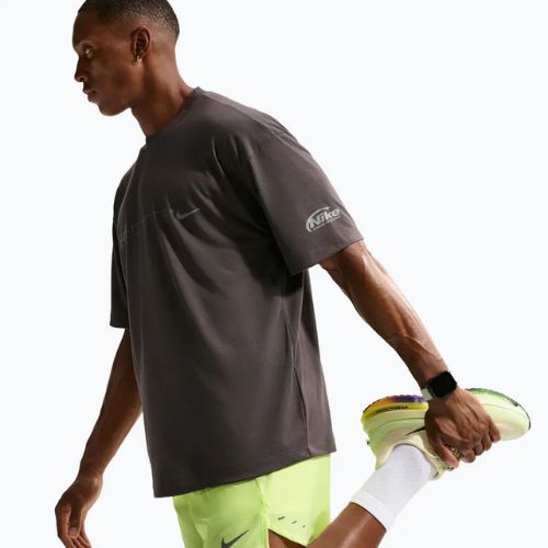 Herren-Laufshorts Nike Stride Dri-Fit 2in1 7" volt ice