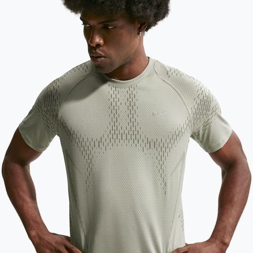 Herren-Laufshirt Nike Stride Dri-Fit ADV spruce fog/light army