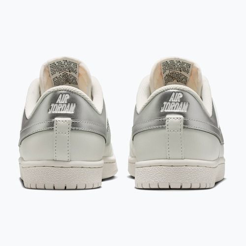 Damen-Schuhe Nike Air Jordan Skyline Low swan/black/metallic silver