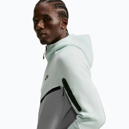 Herrenpullover Nike Tech Windrunner Full Zip barely green/light silver/black