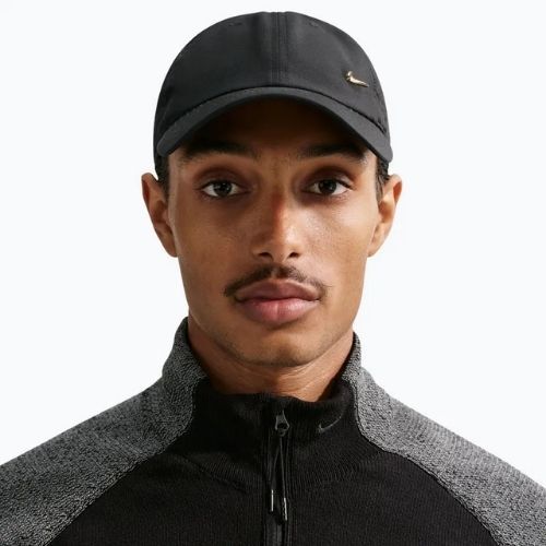 Basecap Nike Dri-Fit Club Unstructured Metal Swoosh 2026 black/metallic gold