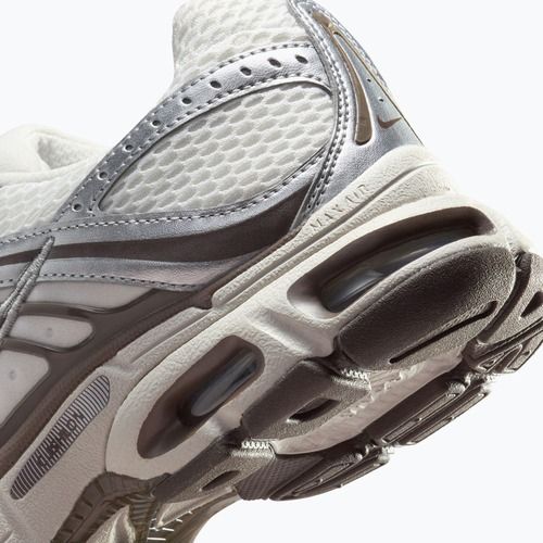 Damen-Schuhe Nike Air Max Moto 2K phantom/metallic silver/baroque brown