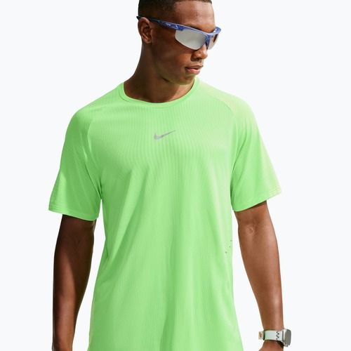Herren-Laufshirt Nike Stride volt/light silver