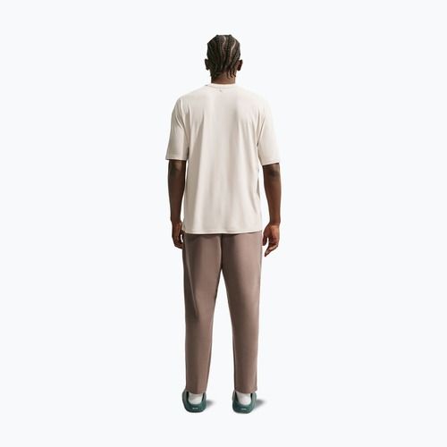 Trainings-T-Shirt Herren Nike 24.7 ImpossiblySoft Light light orewood brown/sail/lilght iron ore