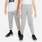 Nike Club Fleece Kinderhose dunkelgrau heather/base grey/white