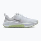 Damen Trainingsschuhe Nike MC Trainer 3 Weiß/Metallic Silber/Bleiche Volt