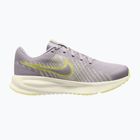 Laufschuhe für Damen Nike Run Defy silver lilac/sail/cream ii/fennel