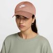Nike Club Unstructured Futura Wash rose gold/weiß Baseballkappe