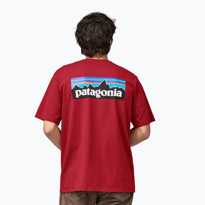 Herren Patagonia P-6 Logo Responsibili-Tee Trekking-T-Shirt rot 2