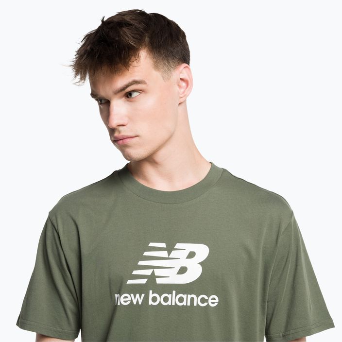 New Balance Essentials Stacked Logo Co Herren Trainingsshirt grün NBMT31541DON 4