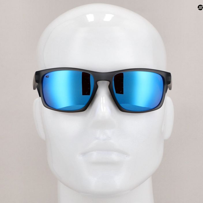 GOG Logan fashion matt kristallgrau / mehrfarbig weiß-blau Sonnenbrille E713-2P 9