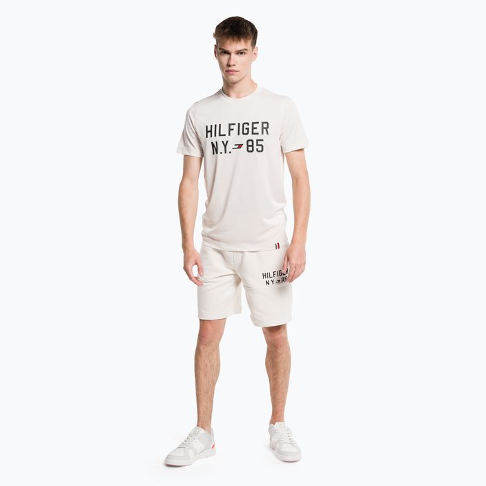 Tommy Hilfiger Grafik-Trainings-T-Shirt für Männer beige 2