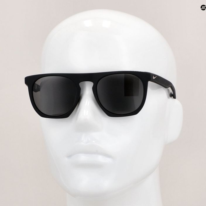 Nike Flatspot P mattschwarz/silbergrau Sonnenbrille mit polarisierten Gläsern 8