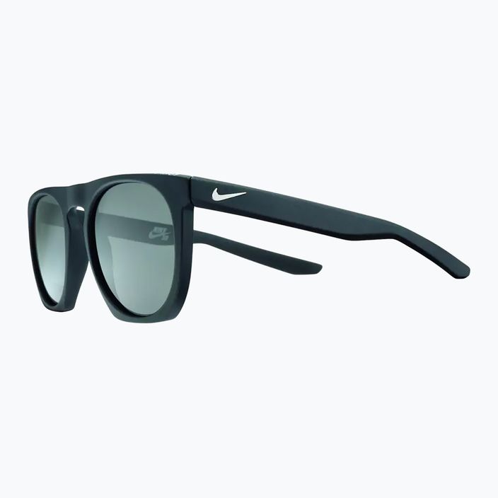 Nike Flatspot P mattschwarz/silbergrau Sonnenbrille mit polarisierten Gläsern 6