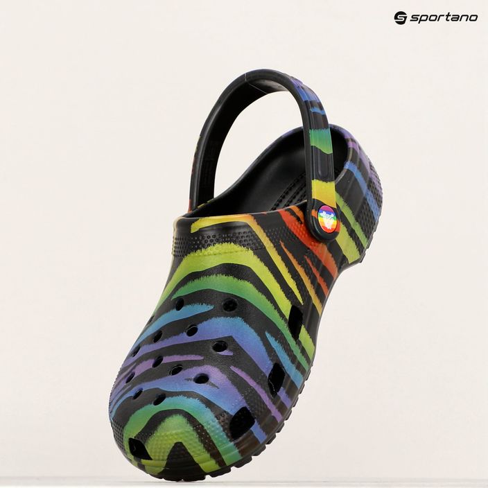 Crocs Classic Seasonal Damen Flip-Flops mit Zebradruck und Regenbogen 11