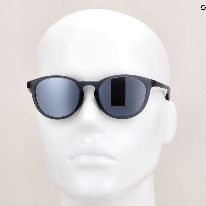 Nike Evolution Sonnenbrille in mattem Dunkelgrau/Silberblitz 7