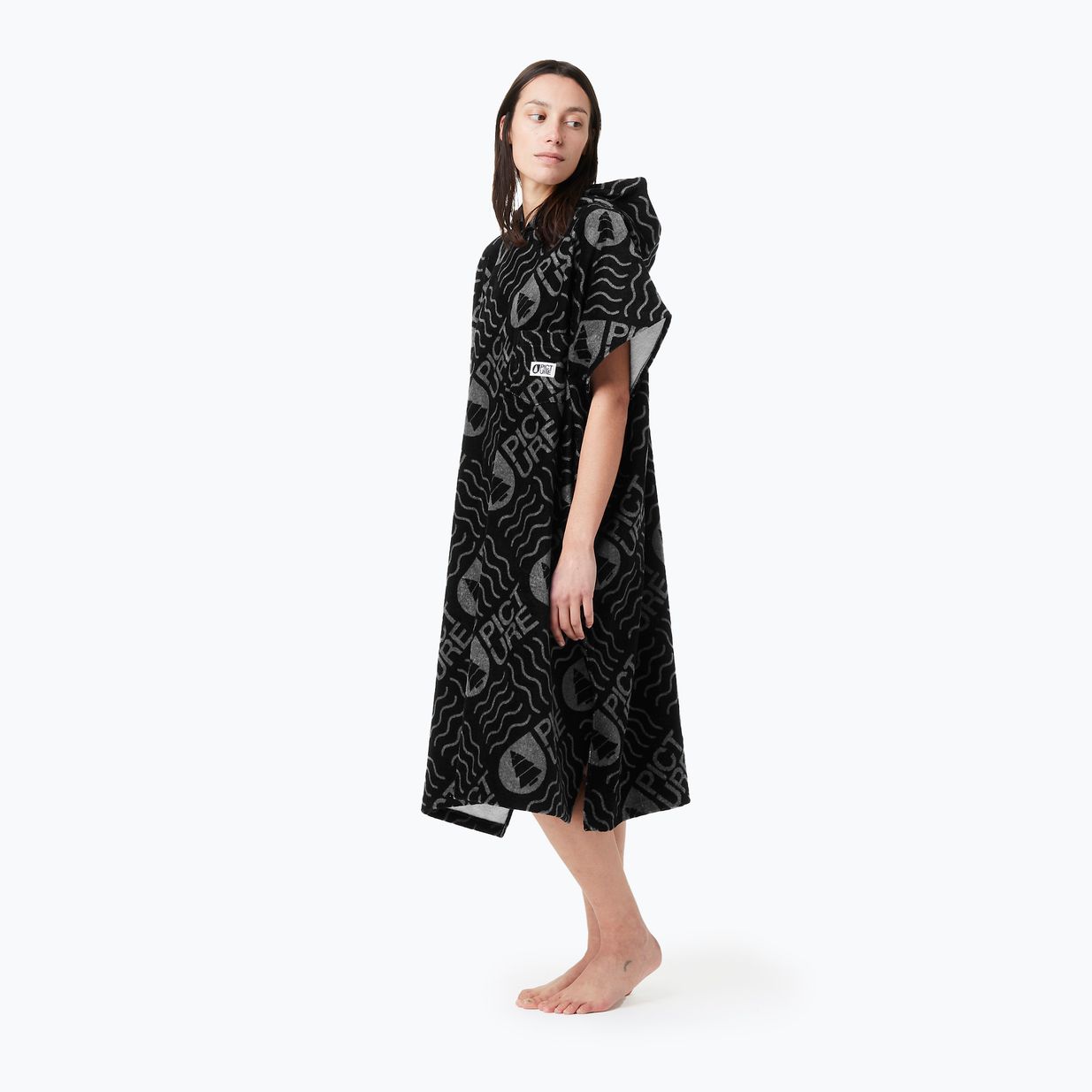 Poncho Picture Landsom black logo 5