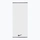 Nike Fundamental Großes Handtuch weiß N1001522-101 4