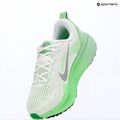 Laufschuhe für Damen Nike Vomero 18 white/illusion green/metallic silver 18