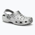Slides Schlappen  Crocs Classic Metallic Crocskin silver 2