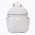 Damen Nike Sportswear Futura Mini 6 l helles Eisenerz/helles Eisenerz/weißer urbaner Rucksack